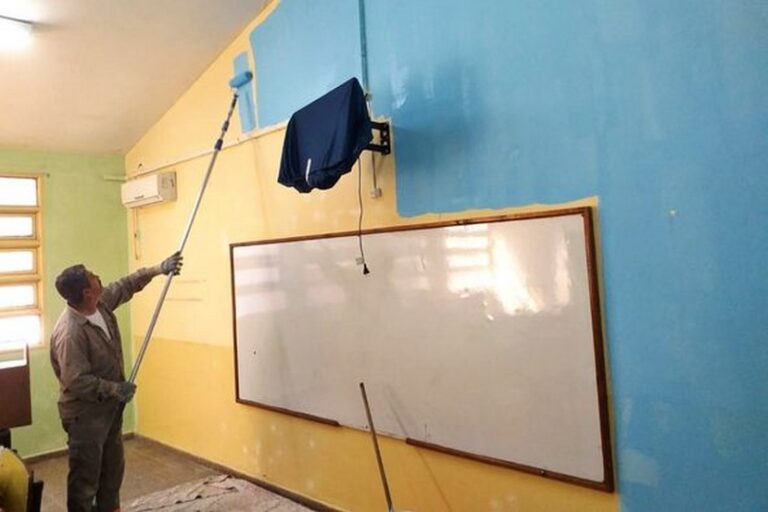 Lee más sobre el artículo Villa Mercedes: Realizaron trabajos de pintura en establecimientos escolares