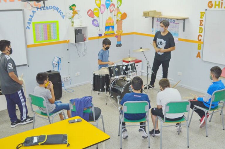 Lee más sobre el artículo Comenzaron las clases en la Escuela de Música ULP