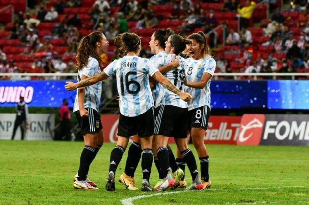 Read more about the article Fútbol femenino: Argentina vs. Chile se adelanta, jugarán este domingo a las 15:40