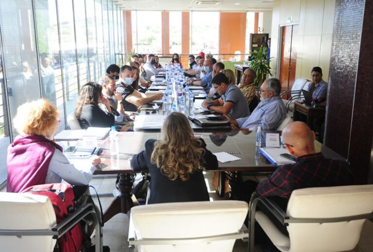 Lee más sobre el artículo Concluyó la paritaria docente: los gremios fueron escuchados por el Gobierno provincial, recibieron propuestas y las rechazaron