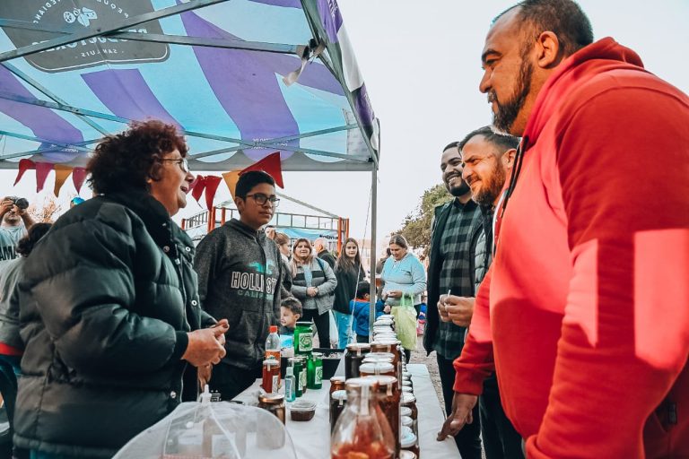 Lee más sobre el artículo Las familias de Villa Mercedes volvieron a elegir la Feria de Pequeños y Medianos Productores