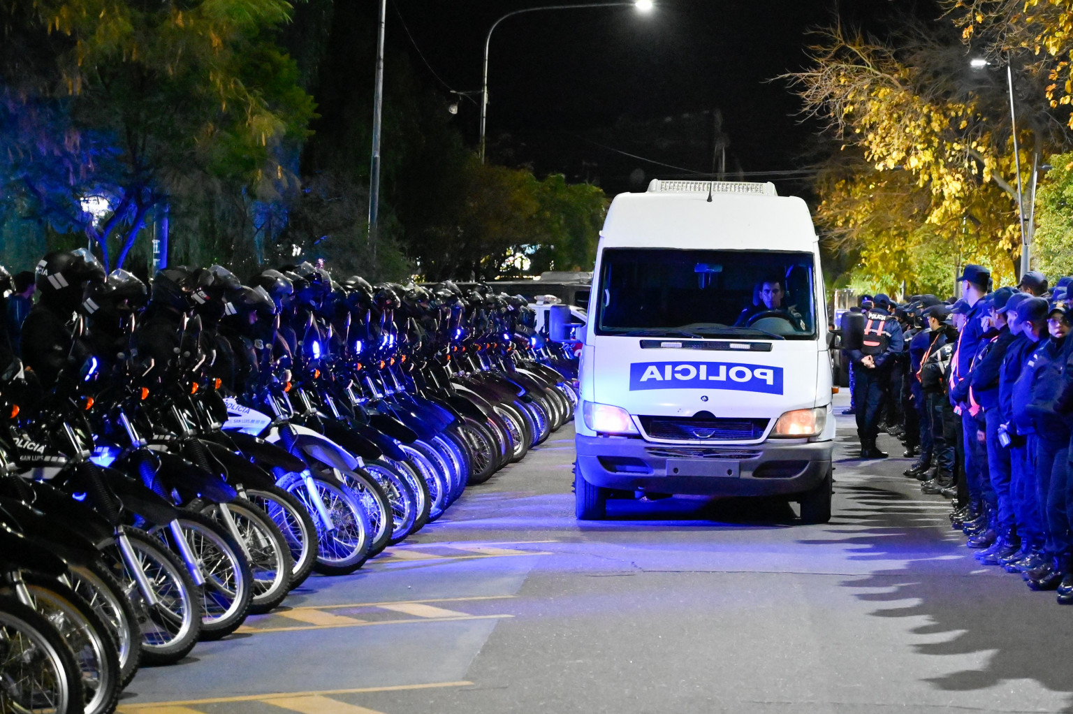 Read more about the article Más de 2200 policías realizaron un megaoperativo en toda la provincia