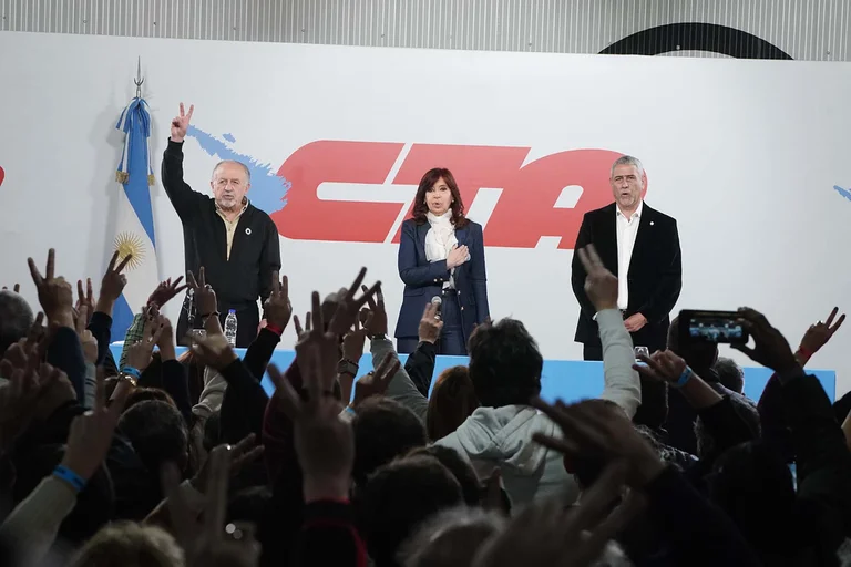 Read more about the article Cristina Kirchner denunció un “festival de importaciones” y apuntó contra el Banco Central, la AFIP y el Ministerio de Producción