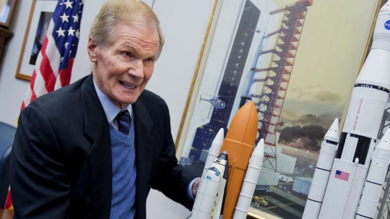 Lee más sobre el artículo El director de la NASA aseguró que China se quiere quedar con la Luna