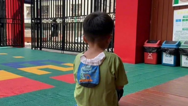 Lee más sobre el artículo Un hombre abandonó a su hijo de cinco años al descubrir que no era su padre