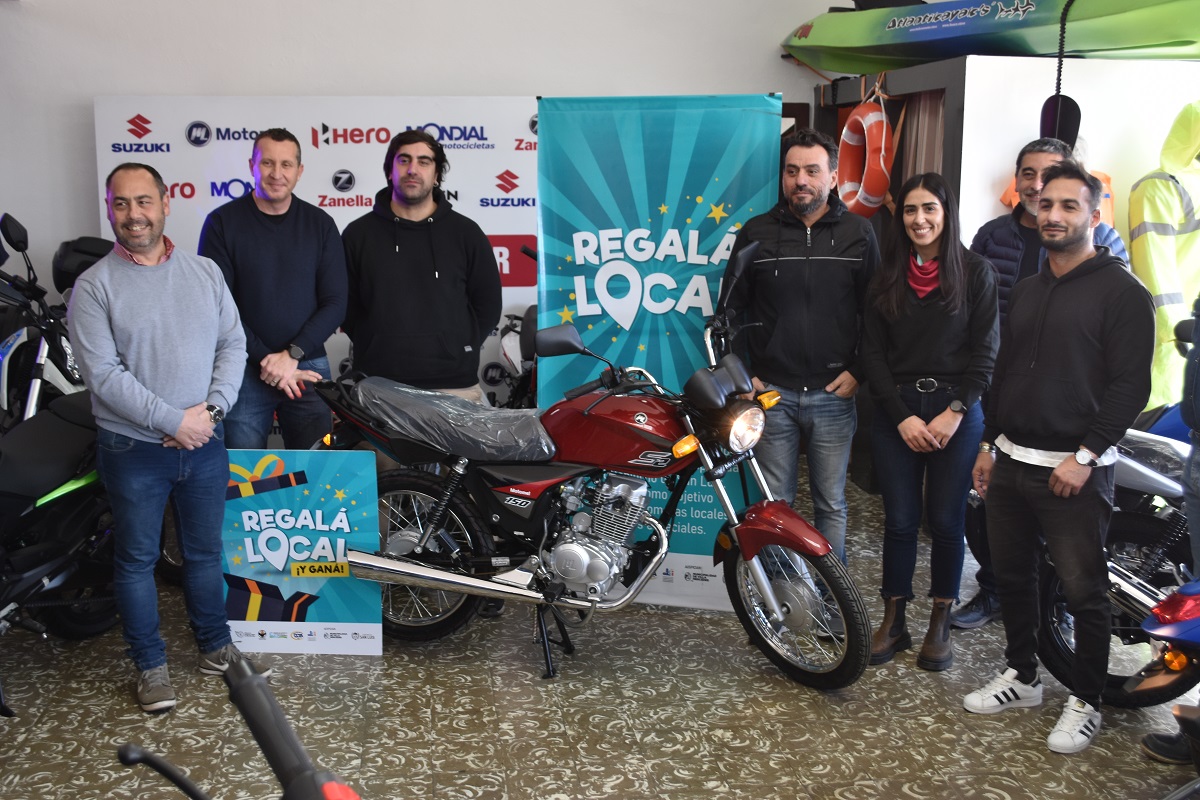 Read more about the article “Regalá Local” entregó la primera moto de la edición Día del Padre