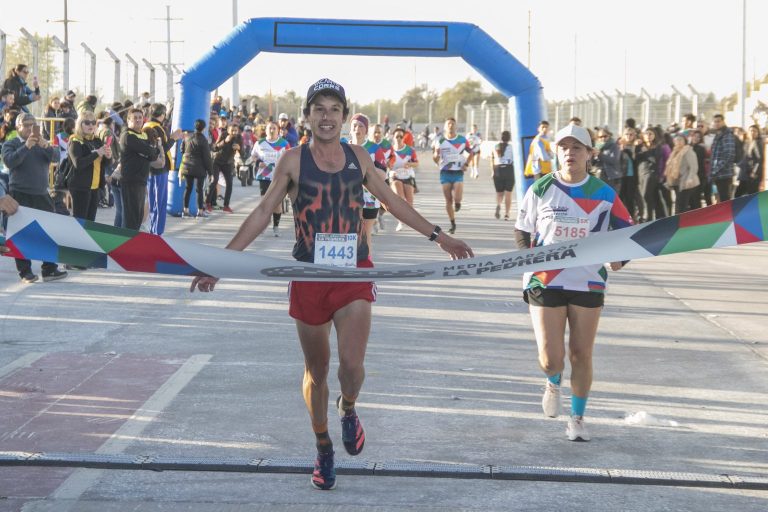 Lee más sobre el artículo Luis Molina se quedó con la Media Maratón La Pedrera