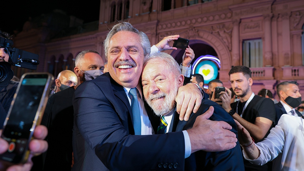 You are currently viewing Tras el triunfo de Lula, el Presidente viaja a Brasil para felicitarlo