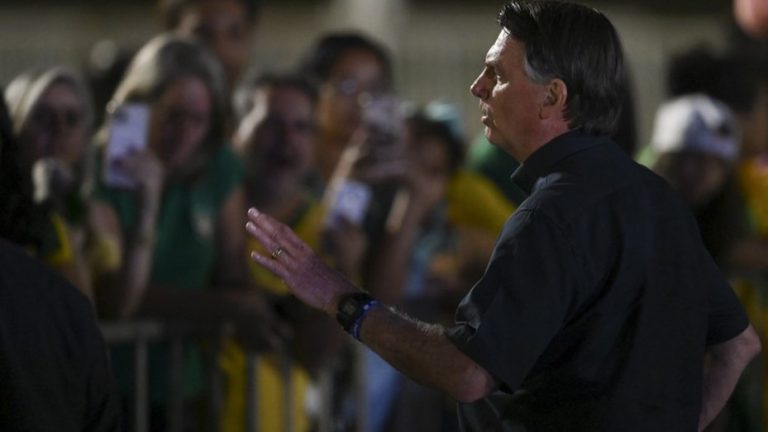 Lee más sobre el artículo “Vencimos a la mentira”: Bolsonaro se mostró optimista de cara al balotaje en Brasil