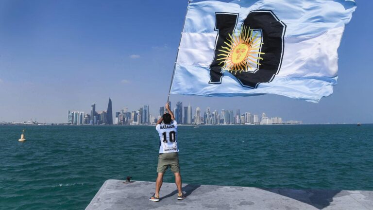 Lee más sobre el artículo El fútbol conmemorará a Diego en pleno Mundial de Qatar