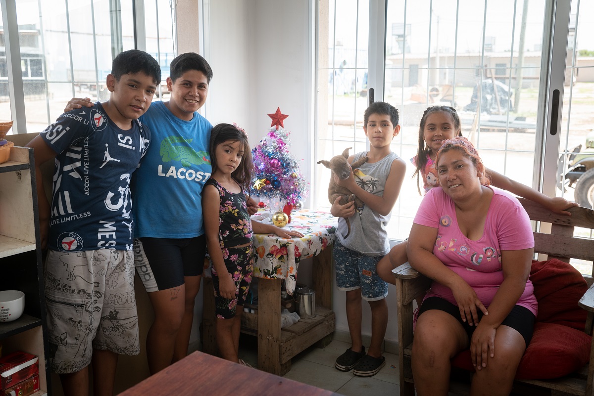 Read more about the article La magia de armar por primera vez el árbol de Navidad en la casa propia