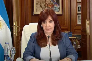 You are currently viewing Cristina Kirchner dio positivo en Covid-19 y se posterga su reaparición pública tras la condena