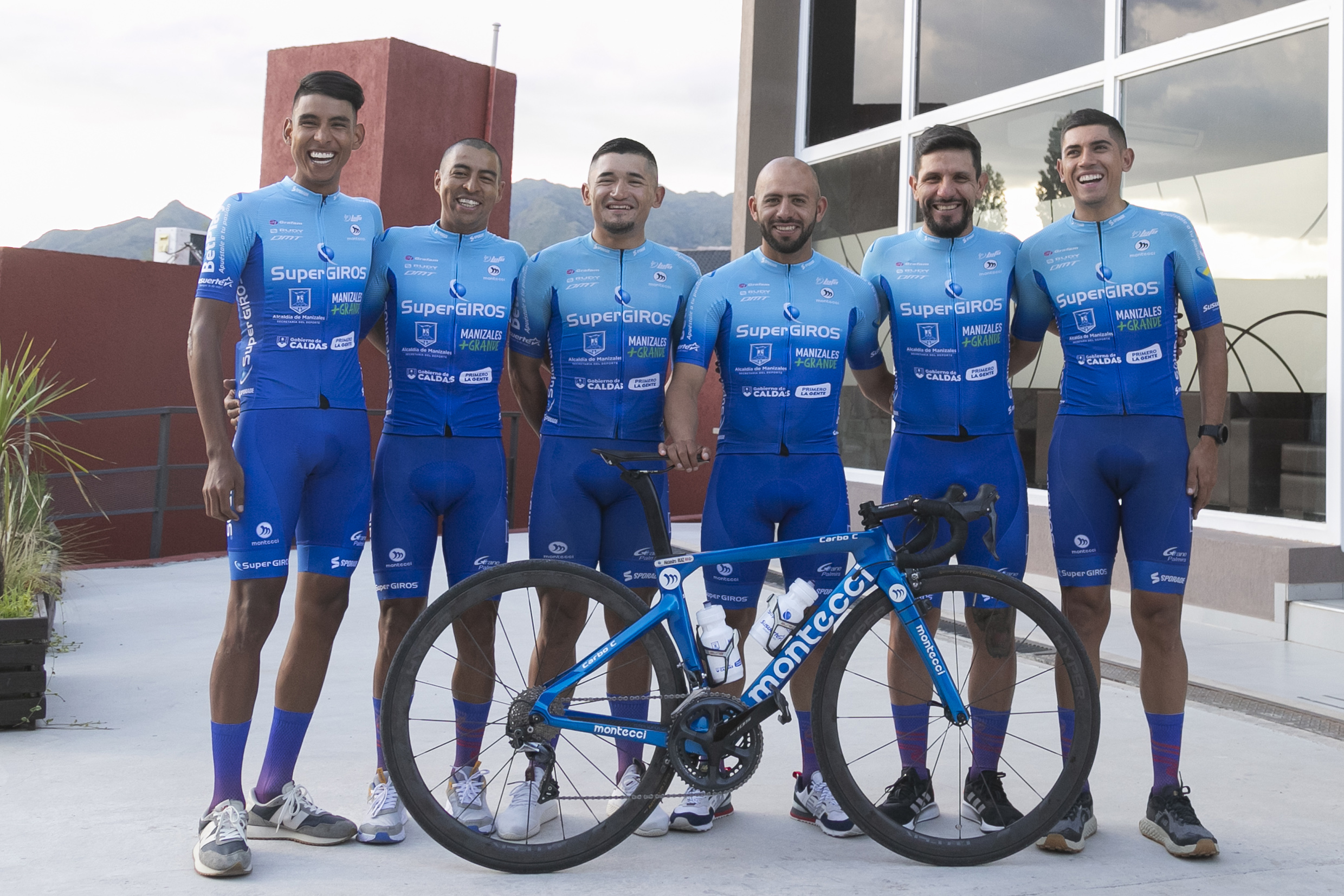 Read more about the article Los equipos internacionales ya están en San Luis para la Vuelta del Porvenir