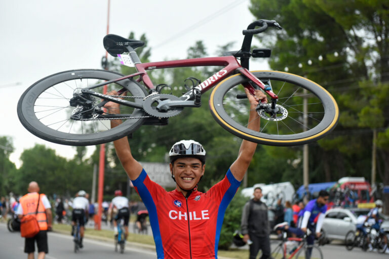 Read more about the article Héctor Quintana fue el más veloz en la etapa inicial de la Vuelta del Porvenir