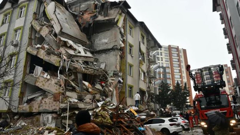 Read more about the article Cerca de 1800 muertos y más de 7000 heridos por un devastador terremoto en Turquía y Siria