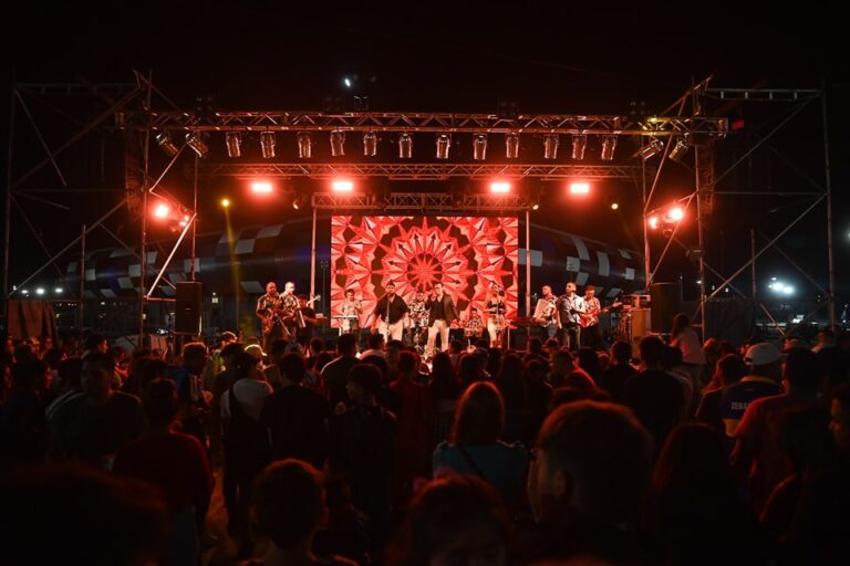 Lee más sobre el artículo Cerraron la primera noche de los Carnavales 2023 a pura cumbia y velocidad