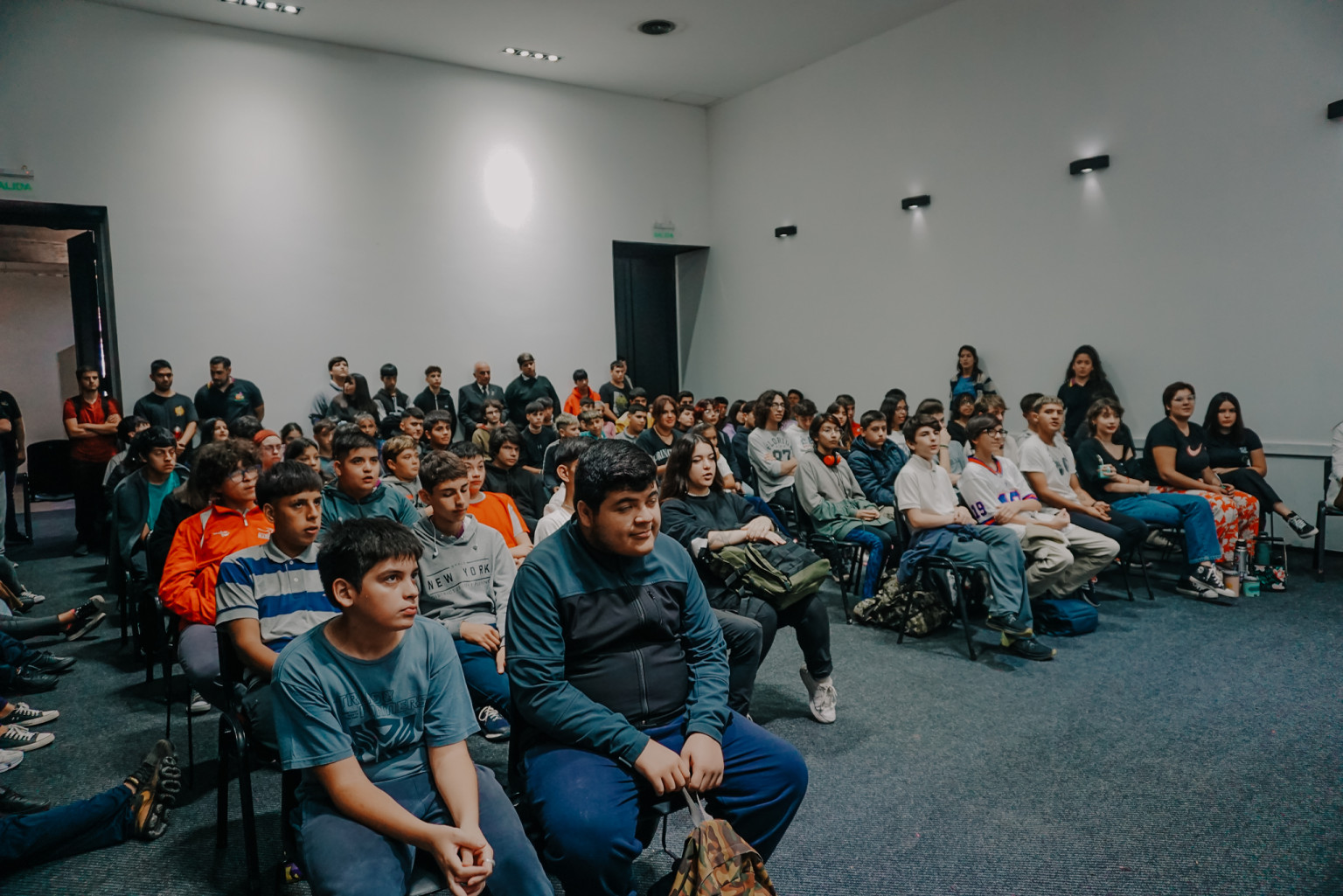 Read more about the article Veteranos de Malvinas brindaron una charla a los alumnos de la Escuela Generativa “Félix Máximo María”
