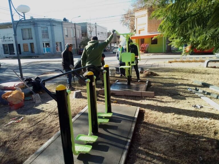 Lee más sobre el artículo Instalaron nuevos juegos saludables en el Palacio de los Deportes