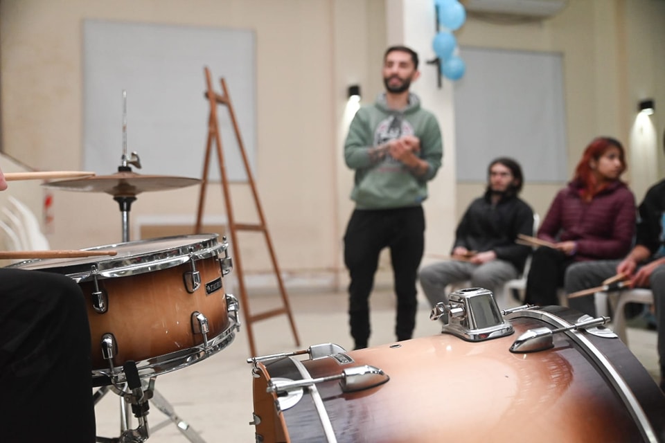 Read more about the article Aprende a tocar la batería en Casa de la Cultura