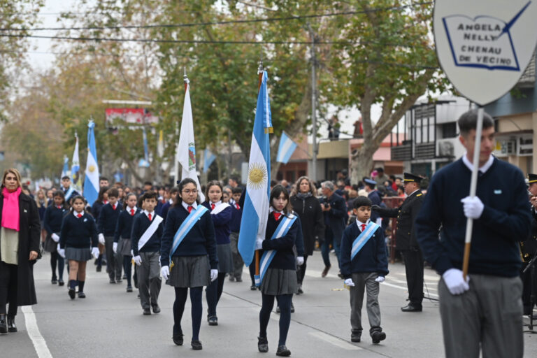 Lee más sobre el artículo Villa Mercedes vivió con patriotismo y alegría su desfile cívico-militar por el Día de la Independencia