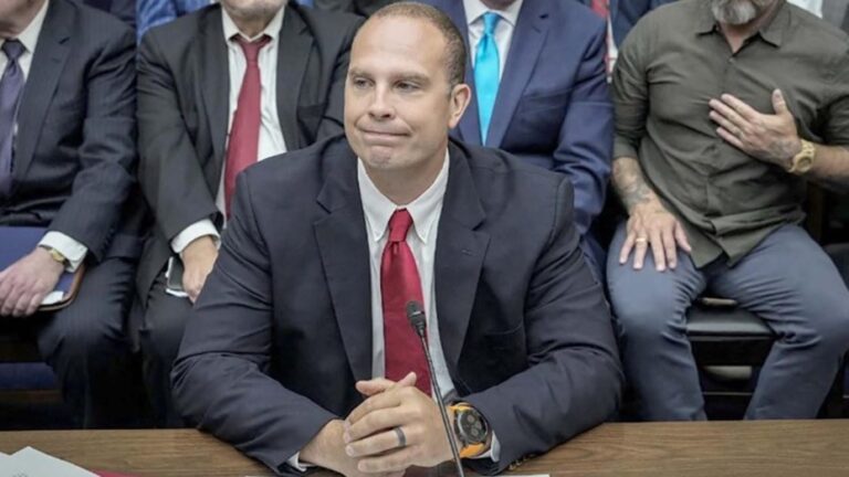 Lee más sobre el artículo Estados Unidos: declaró un exmilitar en el Capitolio y reveló que se rescataron restos “biológicos no humanos” de ovnis