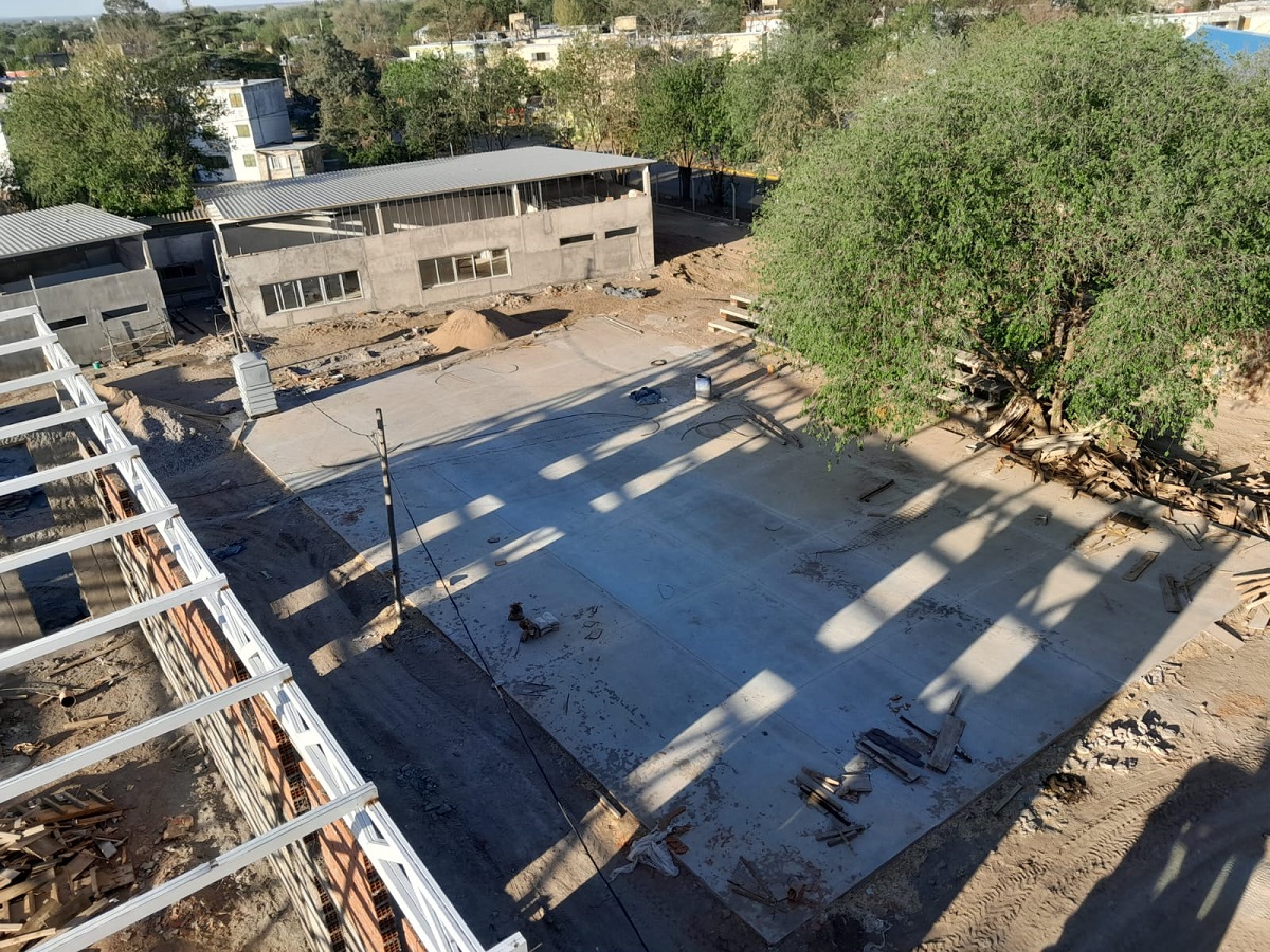 You are currently viewing Progresan los trabajos en la escuela del barrio Santa Rita de Casia en Villa Mercedes