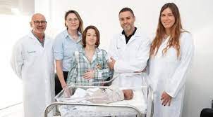 You are currently viewing Nació el primer bebé europeo gestado por dos madres