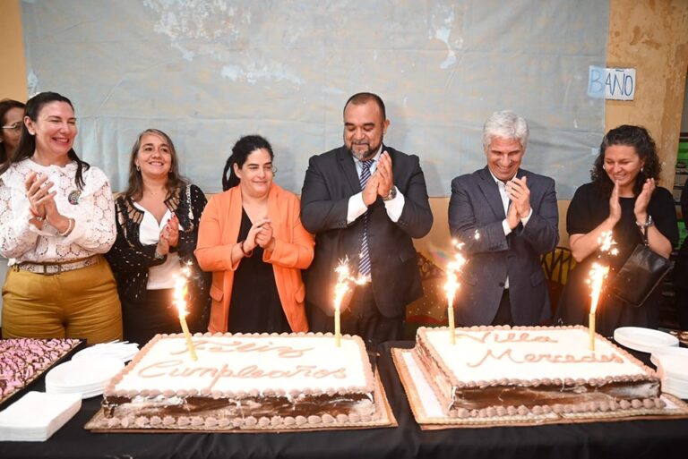 Lee más sobre el artículo Vecinos y vecinas le cantaron el feliz cumpleaños a Villa Mercedes