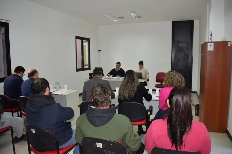 Lee más sobre el artículo Dos Hombres y una Mujer Detenidos por el Hurto de una Camioneta en Villa Mercedes