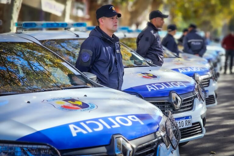 Lee más sobre el artículo El Gobernador Poggi refuerza la seguridad en Villa Mercedes con 25 nuevos vehículos policiales