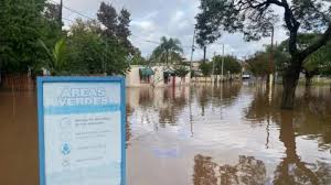Lee más sobre el artículo Ya son casi 600 los evacuados en Concordia por la crecida del río Uruguay
