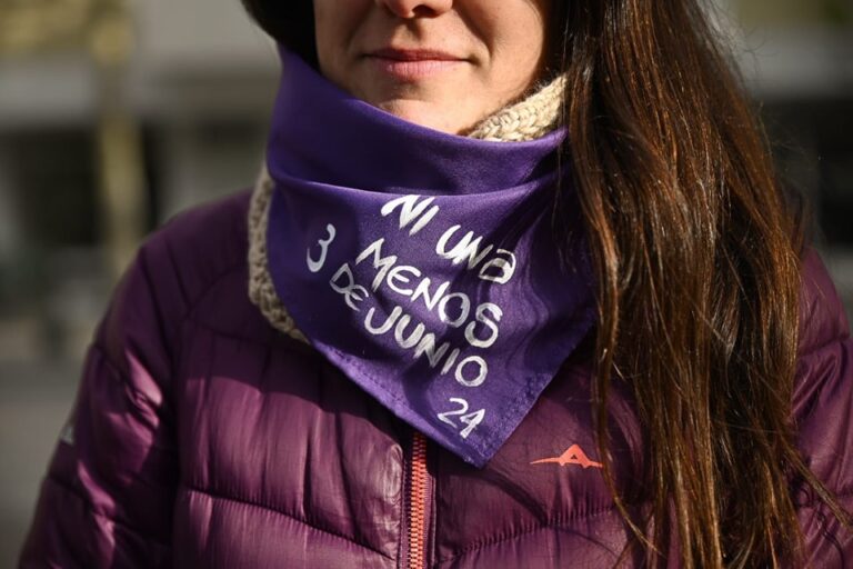 Lee más sobre el artículo Campaña de sensibilización por el #NiUnaMenos recorre las calles de la ciudad