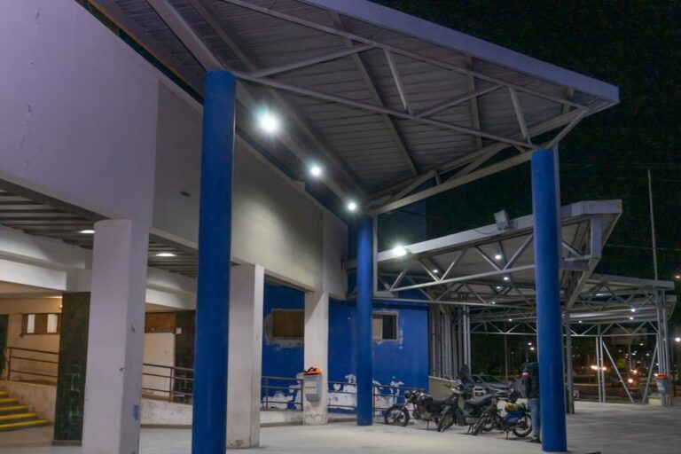 Lee más sobre el artículo Finalizan tareas de mantenimiento y reemplazo de luminarias en la Terminal de Ómnibus