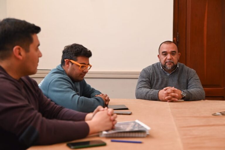 Lee más sobre el artículo El Intendente Frontera Recibió a la Asociación Mercedina de Volantes para Dialogar sobre Nuevos Proyectos Deportivos