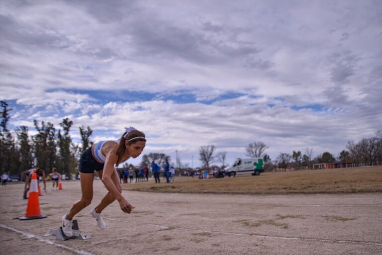 Lee más sobre el artículo El Lago se llena de atletismo en una tarde vibrante