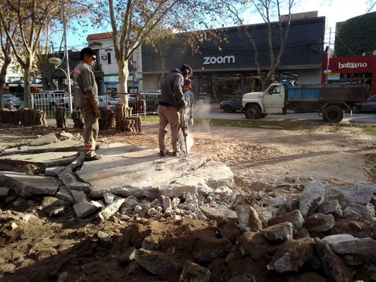 Lee más sobre el artículo  Continúan los Trabajos de Remodelación en la Plaza Pedernera