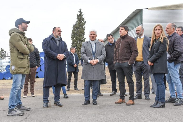 Lee más sobre el artículo El Gobernador y el intendente Frontera visitaron la empresa VIMET S.R.L. y anunciaron ampliaciones