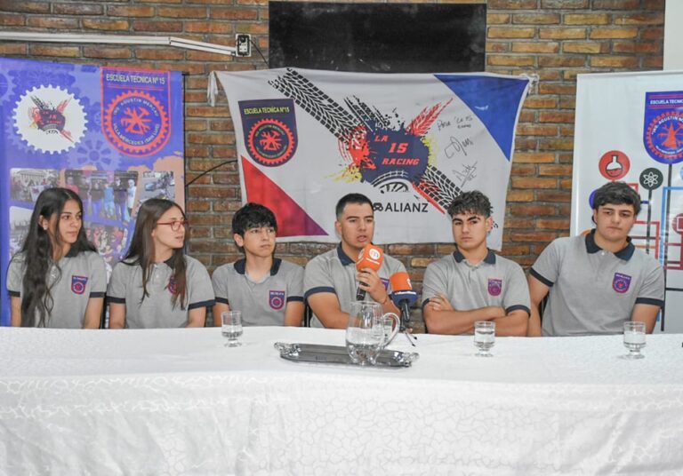 Lee más sobre el artículo Estudiantes de la Escuela Técnica N° 15 presentarán su auto eléctrico para competir en Entre Ríos