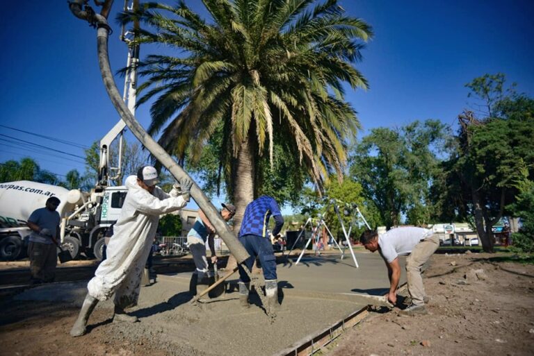 Lee más sobre el artículo Avanza la obra de refacción de la plaza Sarmiento con espacios inclusivos