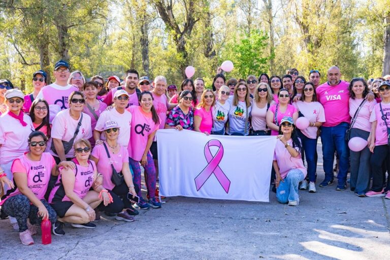 Lee más sobre el artículo Caminata Rosa por la lucha contra el cáncer de mama reunió a la comunidad