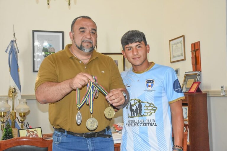 Lee más sobre el artículo Jeremías Soria fue recibido por el intendente Frontera tras consagrarse campeón mundial de bochas