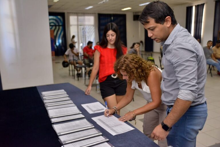 Lee más sobre el artículo Vecinos de Villa Mercedes accedieron al Programa Fomentar Empleo