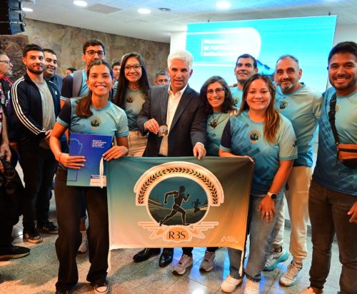 Lee más sobre el artículo En un acto masivo, decenas de ONG recibieron su decreto de financiación