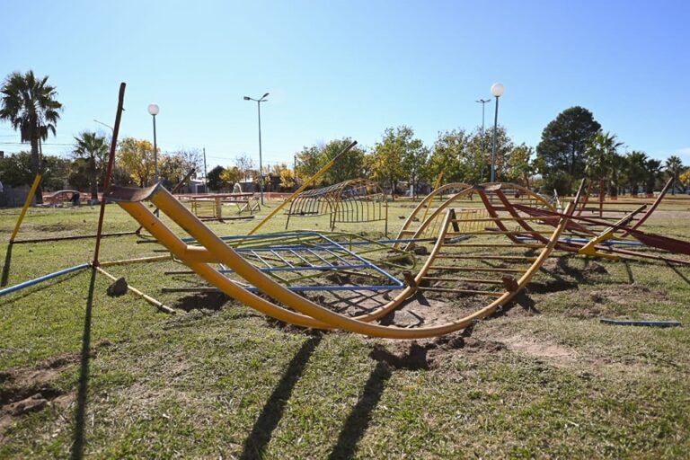 Lee más sobre el artículo Villa Mercedes: comenzaron los trabajos de remodelación en Plaza Italia
