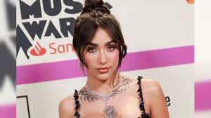 Lee más sobre el artículo Preocupación por la salud de María Becerra: fue internada de urgencia por un dolor abdominal