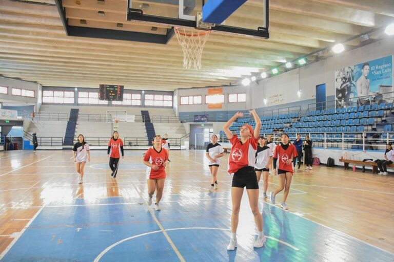Lee más sobre el artículo Jornada de Intercolegiales en el Palacio de los Deportes: el básquet fue protagonista
