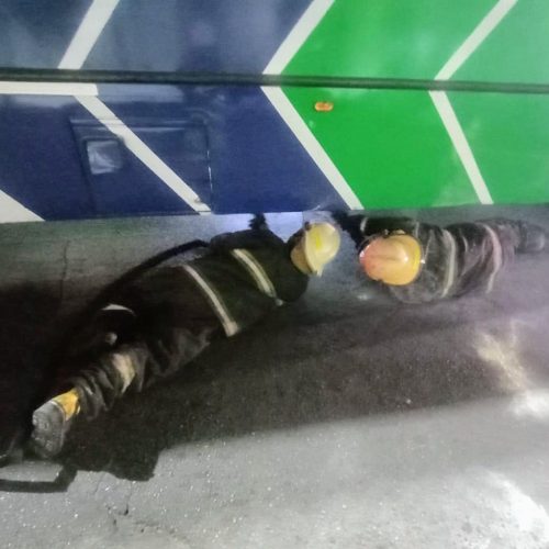 Lee más sobre el artículo San Luis: principio de incendio en un colectivo de Transpuntano frente a Plaza Independencia