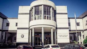 Lee más sobre el artículo Una mujer va a juicio acusada de matar a su padre: denunció que era abusada desde su infancia