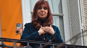 Lee más sobre el artículo Cristina Kirchner busca que la Corte Suprema le saque la tobillera