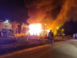 Lee más sobre el artículo Una familia perdió a sus tres hijos en un voraz incendio en Ushuaia: los padres están en terapia intensiva